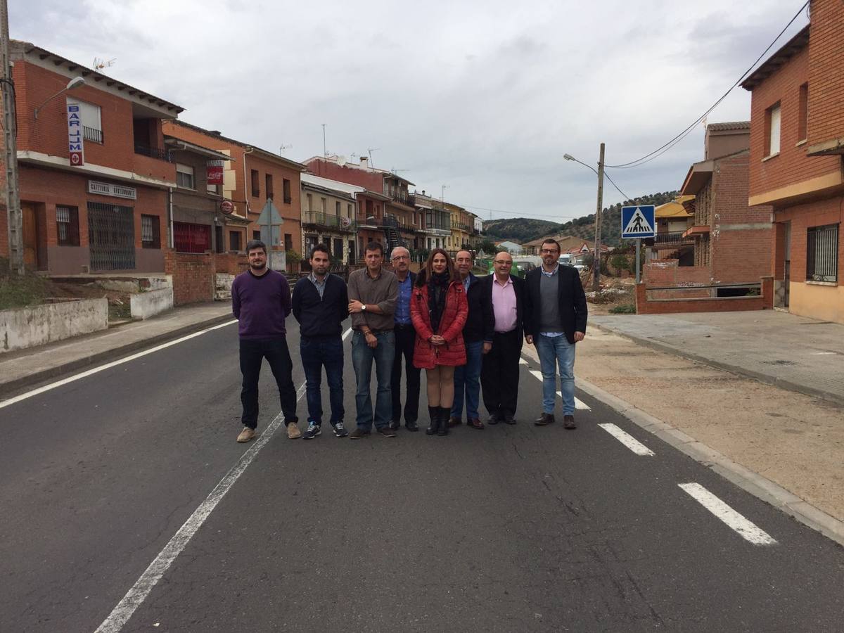 Responsables locales sobre carretera afectada N-430.
