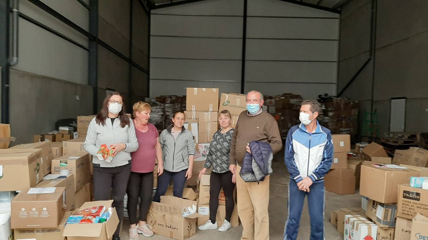 Mas de 12 Palés de ropa, medicinas y artículos de primera necesidad con destino a Ucrania, consigue la Cofradía de Ntra. Sra. de los Remedios gracias a las donaciones de los vecinos