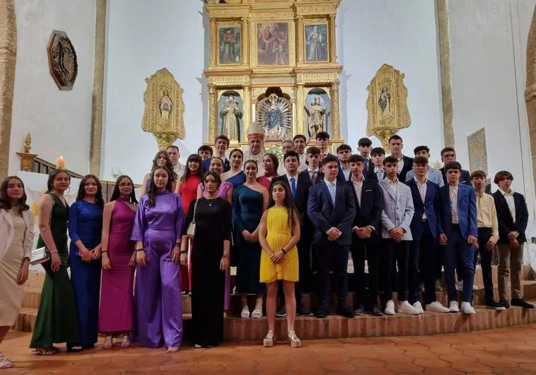 El arzobispo Don Celso Morga preside la «confirmación de 30 jóvenes de la localidad»