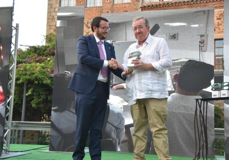 El ayuntamiento de Hornachos presente en la Gala de los premios «Gente Viajera» al turismo de Onda Cero Extremadura