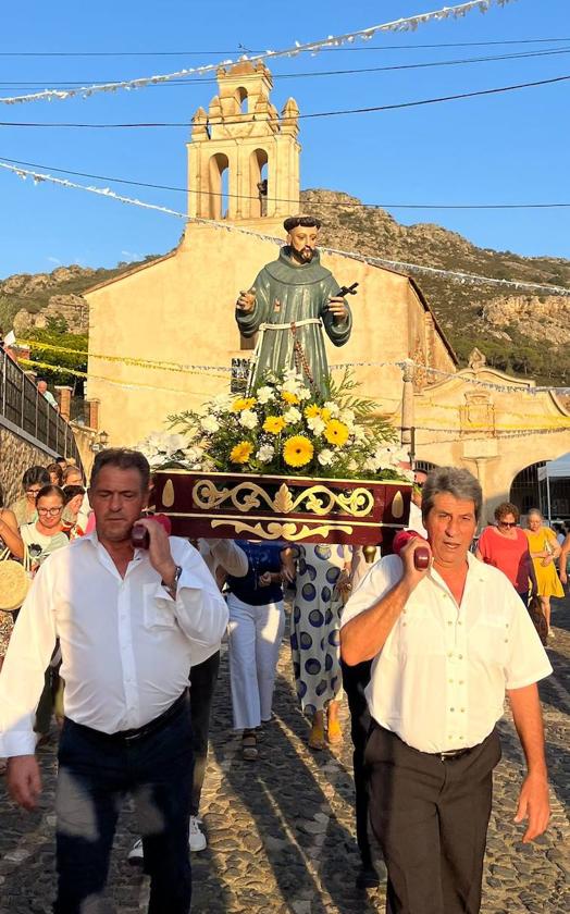 La imagen de San Francisco volvió a procesionar por la Plaza del Conventual después de 50 años