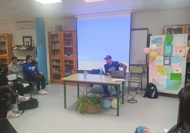 Sanchez Cogedor en la biblioteca del IES Los Moriscos