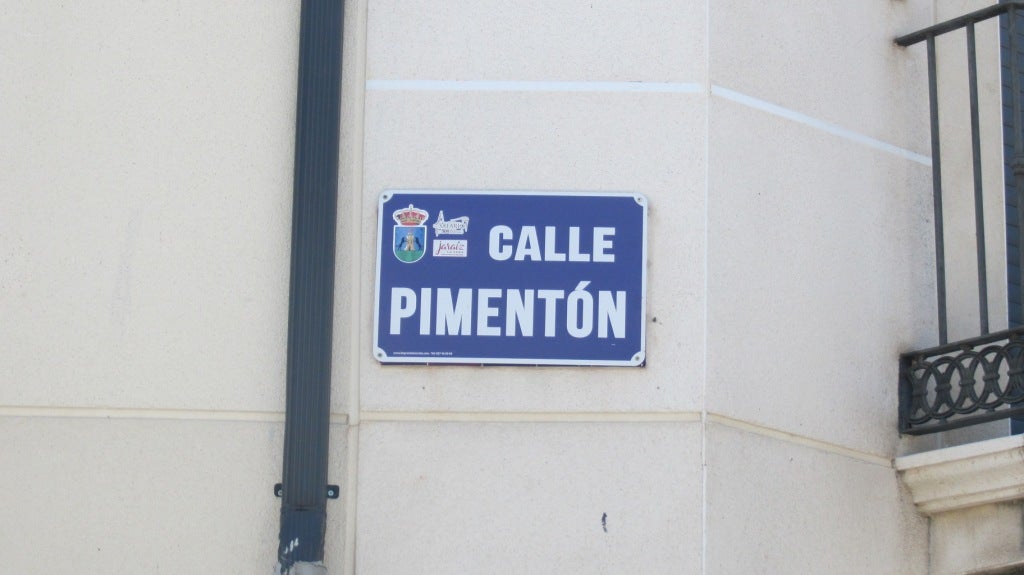 Una de las placas renovadas.