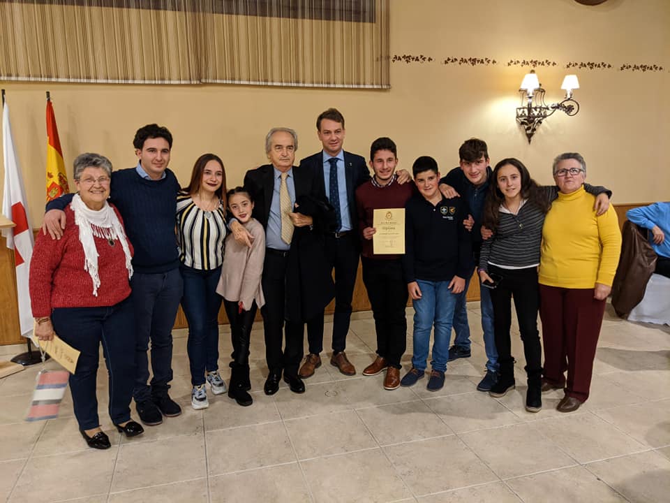 Los premiados con el presidente y el alcalde.