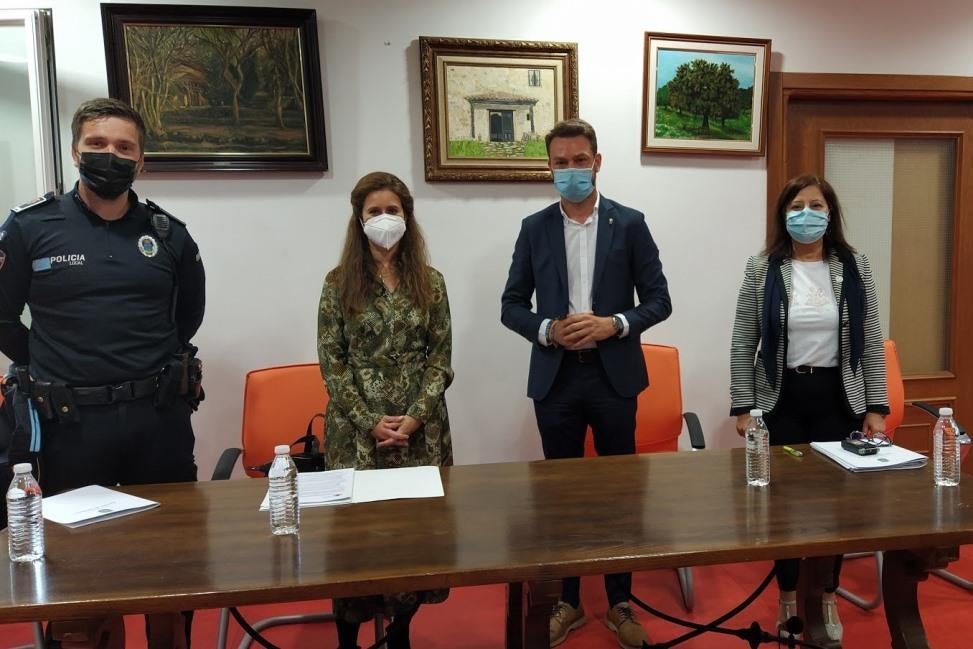 La DGT y el Ayuntamiento firman un acuerdo para mejorar la movilidad de los escolares
