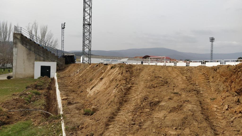 Reconstrucción del segundo tramo del muro. 