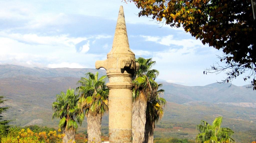 Rollo o picota, símoblo de la independencia de Jaraíz como aldea de Plasencia. 