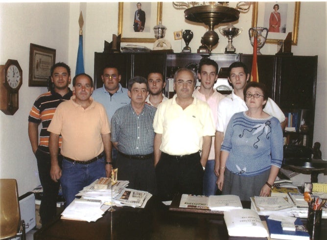 Rosa Pérez Gil, la primera por la derecha, con la primera comisión taurina. 