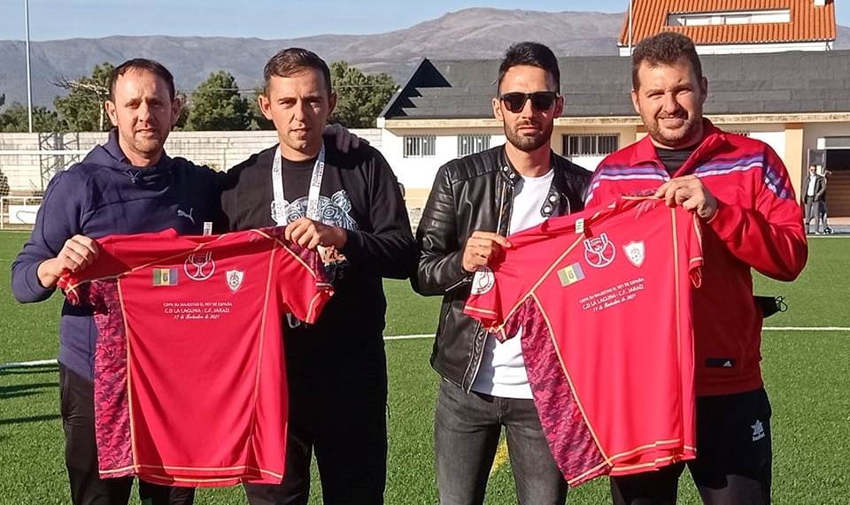Entrega de las camisetas.