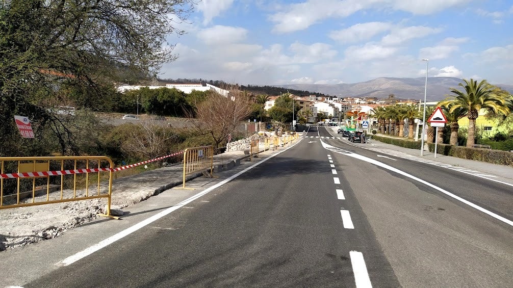 Obras de ampliación y mejora del acerado.