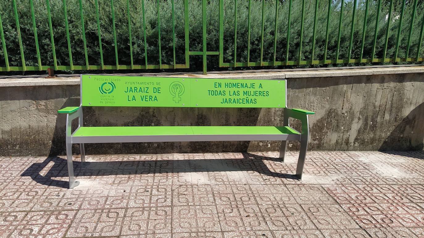 Uno de los bancos con las inscripciones. 