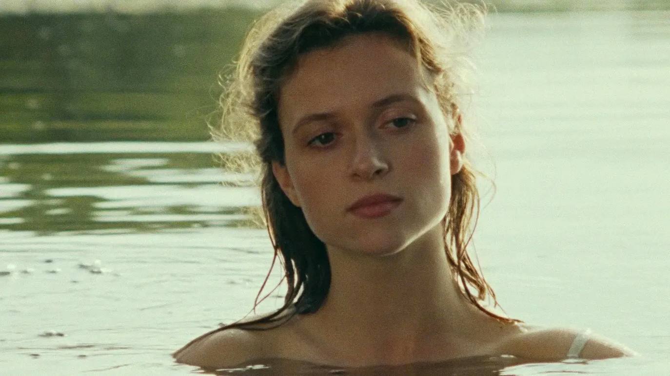 Hoy, estreno de 'Scarlet', la versión cinematográfica de la novela juvenil 'El velero rojo'