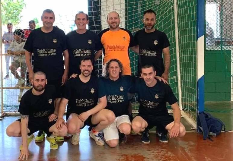 Los veteranos de Publijaime y campeones en su categoría.