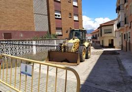 Calle Francisco de Goya, uno de los viales que se está reparando.