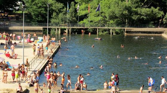 La piscina natural del Lago es una de las más visitada de la región
