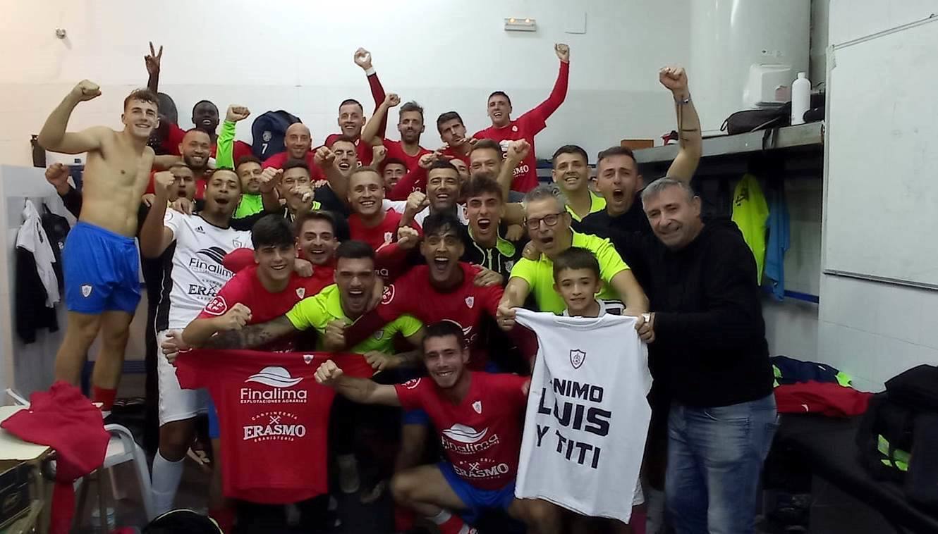 El polideportivo municipal hace historia al acoger el primer partido de Tercera