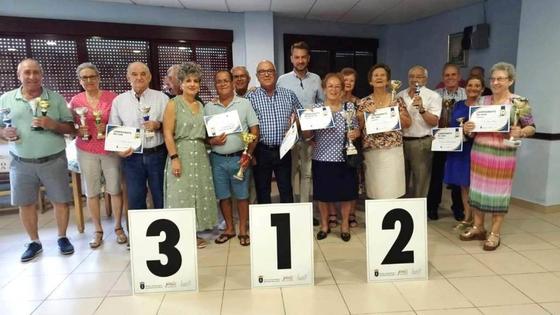 Entrega en el Hogar de los premios de los juegos tradicionales y de mesa