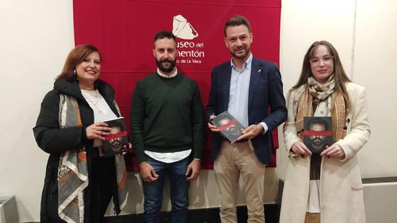 Luis Búrdalo presenta la novela 'Los hijos del pimentón'