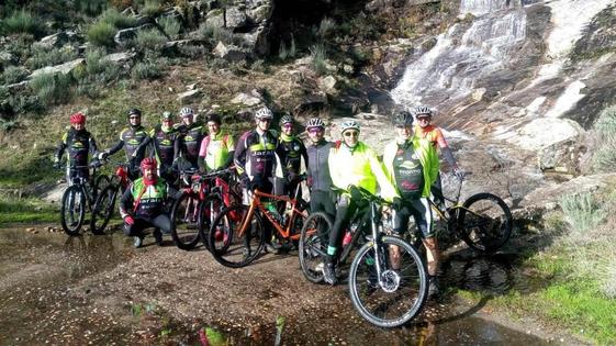 La AD Las Moriscas realiza en bicicleta la Ruta Tormantos