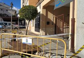 Obras en la plaza de Santa Ana para la instalación del punto de recarga.