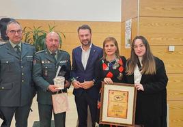 Rafael Chaparro, el segundo por la izquierda, junto a Luis Miguel Núñez, Nieves Esteban y Sara García.