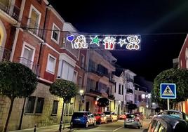 La avenida de la Constitución con el alumbrando navideño.
