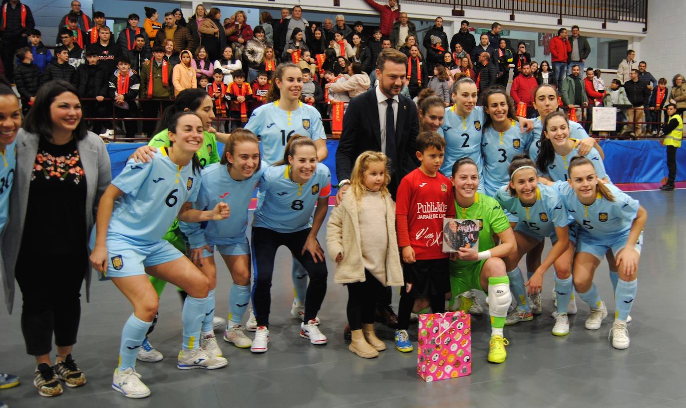 La portera de la selección celebra su cumpleaños jugando en Jaraíz
