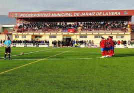 Prolegómenos de un partido de Tercera División, esta temporada, en el remozado polideportivo municipal.