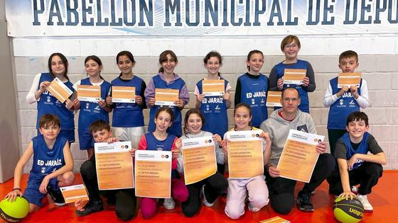 La Escuela de Deportes participa en 'Canastas Contra el Cáncer Infantil'