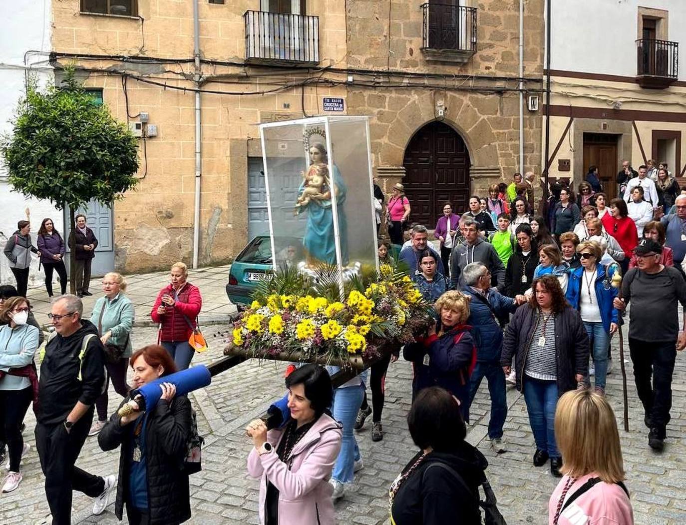 Los jaraiceños, de romería con su Patrona