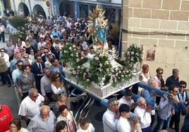 Procesión de la Patrona jaraiceña por la plaza Mayor.