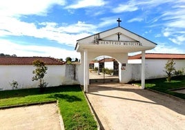 Entrada a la parte nueva del camposanto jaraiceño.