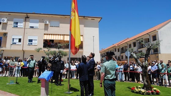 José María Aznar inaugura en Jaraíz la instalación e izado de la bandera de España