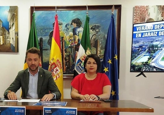 Luis Miguel Núñez y Cintia Gómez durante la presentación de la programación deportiva.