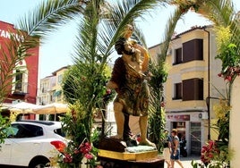 Procesión con la imagen de San Cristóbal.