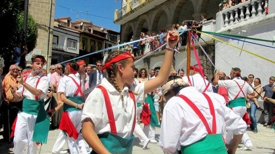 Hoy, actuación de los bailadores de San Antonio