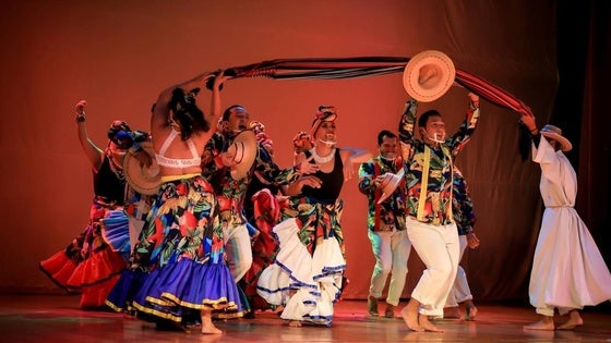 En el auditorio del polideportivo, Festival Folklórico de los Pueblos del Mundo
