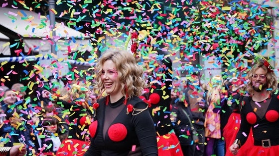 Hoy, segundo gran desfile de peñas, comparsas y carrozas