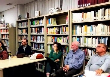 Lectura de poesías en la Biblioteca Municipal Martiria Sánchez