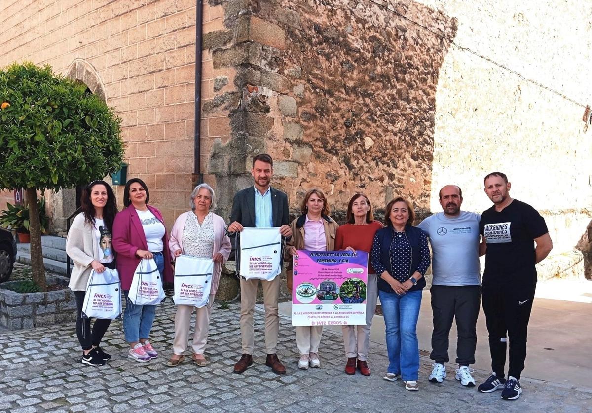 Entregan la recaudación de la 'Ruta BTT La Vera en Femenino'