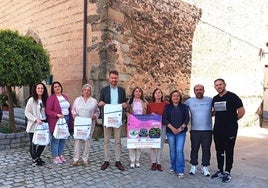 Entrega del dinero de la ruta a la delegación jaraiceña de la AECC.