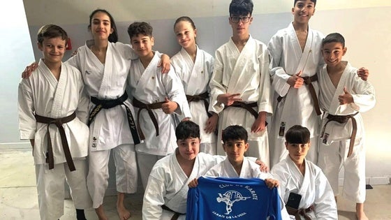 Once alumnos del Club de Karate Jaraíz consiguen el cinturón negro
