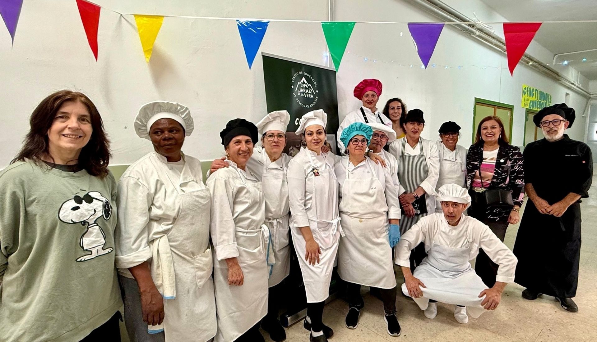 El aula de cocina del Centro de Adultos celebra una jornada de puertas abiertas