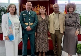 La concejala, los dos jaraiceños distinguidos y familiares.