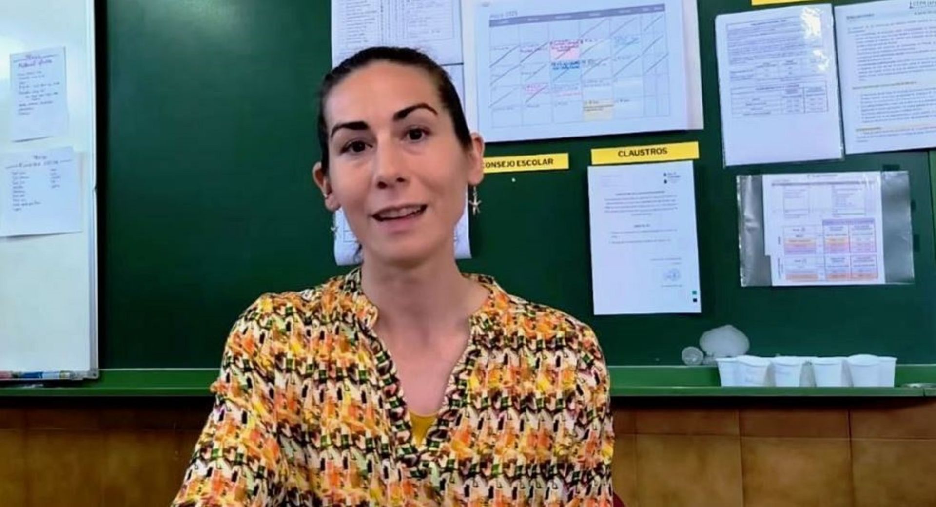 Vanessa Abella Cajigal, directora del Centro de Educación Adultas.