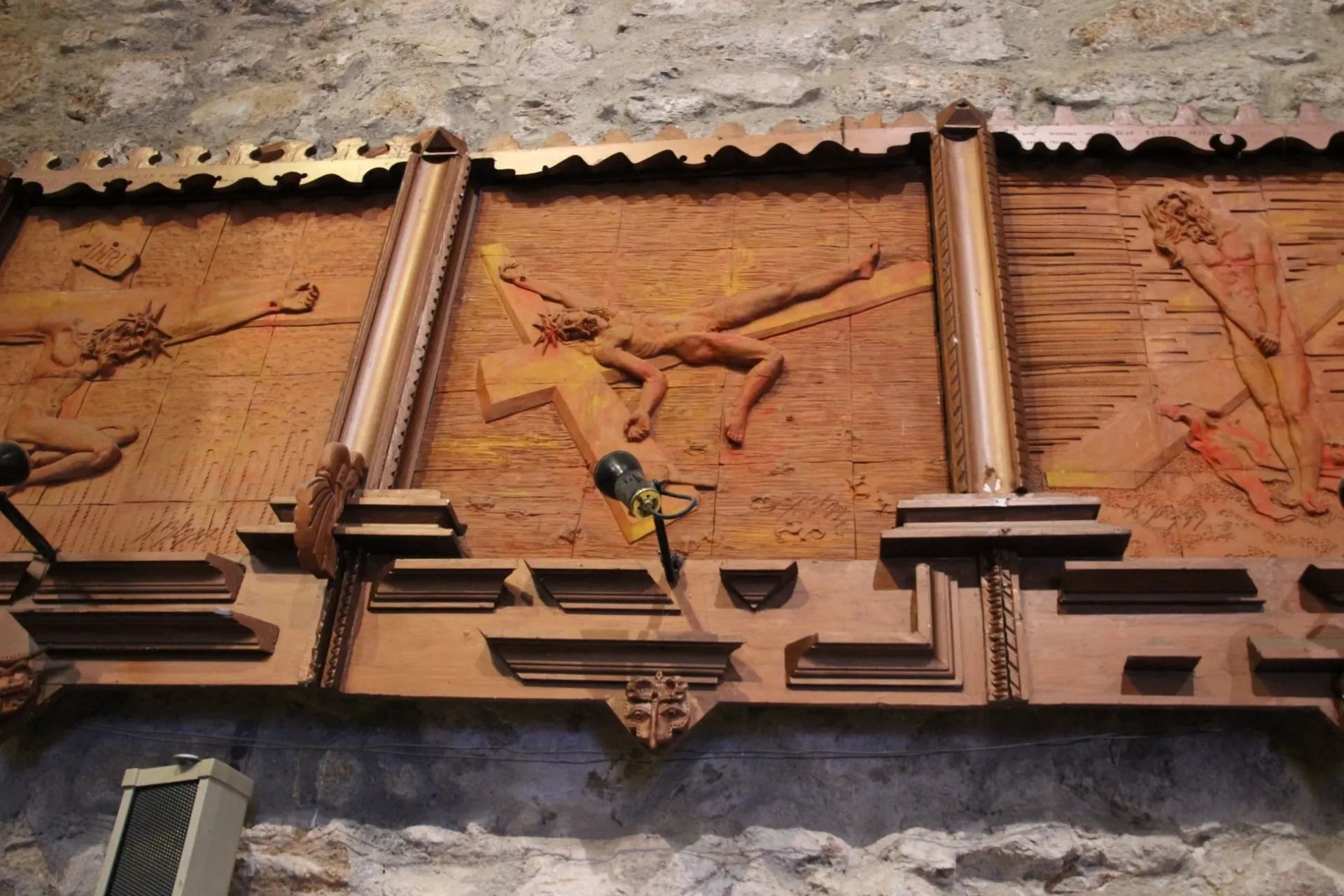 1.Estación 11: Jesús es clavado en la Cruz.