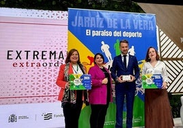 El equipo de gobierno presentando la candidatura de 'Jaraíz Villa Europea del Deporte 2026'.