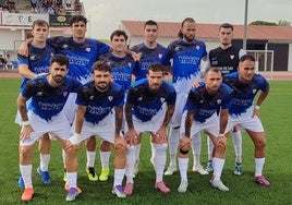 El CF Jaraíz de azul en el partido jugado en Azuaga.