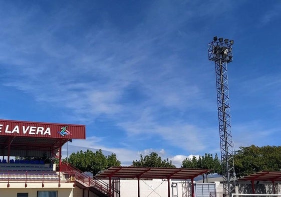 El Ayuntamiento saca a licitación la iluminación del campo de fútbol