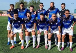 CF Jaraíz de azul antes del encuentro contra el Diocesano en su campo.